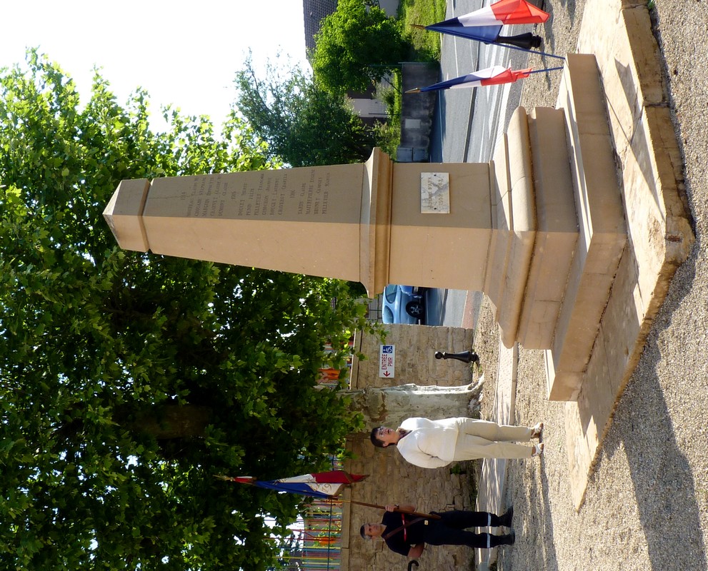 photo du monument aux morts de La salle71